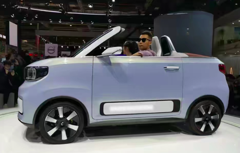 {ewin9娛樂}(五菱宏光敞篷车价格及图片)