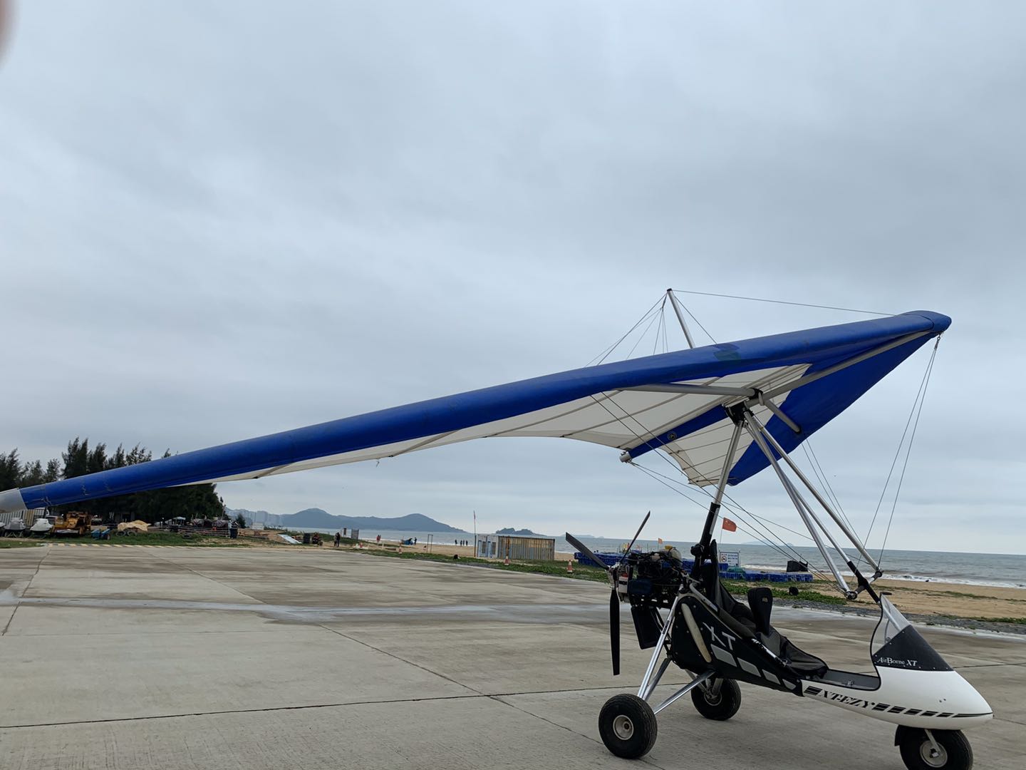 {賭馬}(三角翼滑翔机的翼展一般是多长)